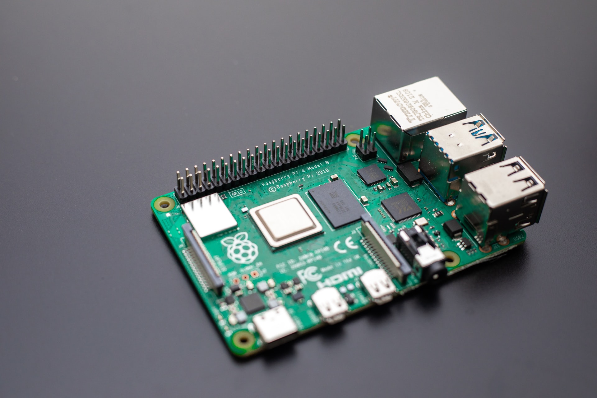Cover Image Ampere Altra vs Raspberry Pi 4
